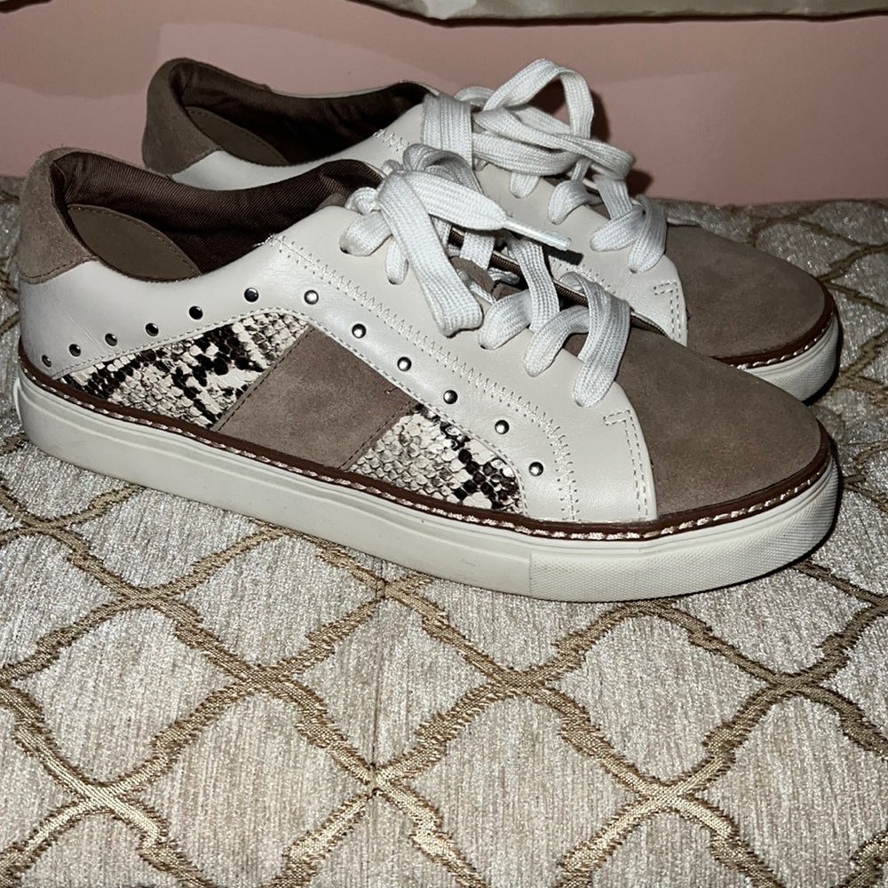 Crown Vintage sneaker size 9